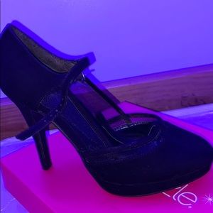 Super comfortable black heels!